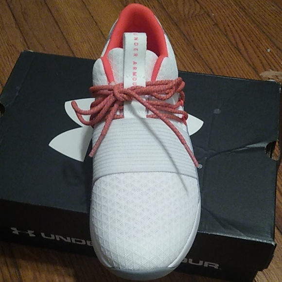 Brand new women's under armour shoes - Picture 3 of 4